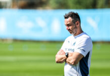 OM : De Zerbi emporté par une colère froide et déterminée ! découvrez comment zerbi questionne son équipe sur le port des couleurs emblématiques de l'om, révélant leurs avis et réactions dans une ambiance conviviale et sportive.