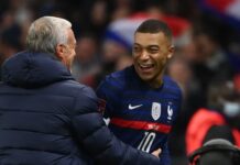 Kylian Mbappé s’exprime franchement sur le futur de Didier Deschamps : « On ne le pousse pas dehors » découvrez ce que kylian mbappé pense de l'avenir de didier deschamps à la tête de l'équipe de france et ses ambitions pour le football français.