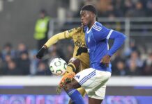 Ligue 1 : Strasbourg mène 1-0 face à Brest à la mi-temps suivez le match strasbourg vs brest en direct avec le score de 1-0 à la mi-temps. analyse et temps forts de la première période.