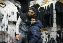 Angers : Une soirée mémorable sous le signe d’Abdelli découvrez la soirée abdelli à angers : une expérience culturelle unique alliant musique, humour et partage pour une nuit inoubliable.