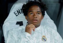 Le superbe piqué d’Endrick : l’art de l’élégance offensive découvrez le piqué élégant d'endrick, une technique de football raffinée qui allie précision et finesse pour sublimer chaque action sur le terrain.