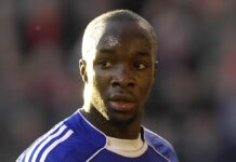 Chelsea : Rosenior dévoile sa réaction face à Diarra, rien d’étonnant ! découvrez la réaction de rosenior concernant diarra et son impact au sein de l'équipe de chelsea.