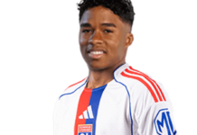 Lyon : Endrick s’affirme et revendique pleinement son style de jeu endrick affirme son style unique à lyon, mêlant créativité et élégance pour séduire les amateurs de mode.