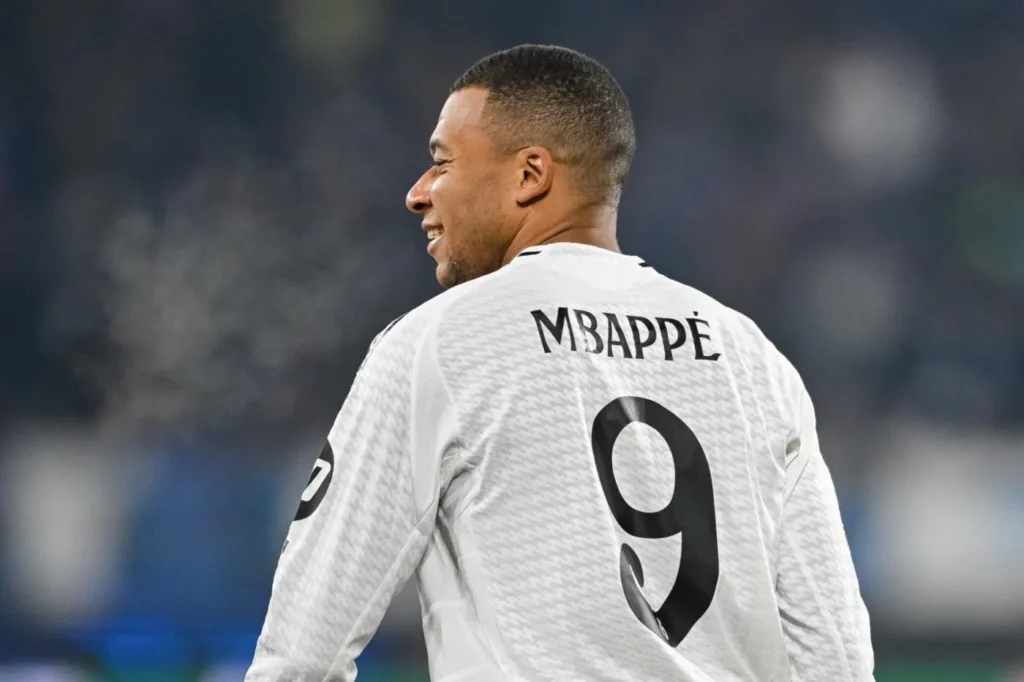mbappé rassure desailly : pas d'inquiétude concernant sa forme ou sa situation actuelle.