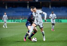 Real Madrid : Kylian Mbappé contraint de quitter le terrain sur blessure découvrez les détails de la sortie de mbappé blessé durant le match, son état actuel et les réactions suite à cet incident sur le terrain.